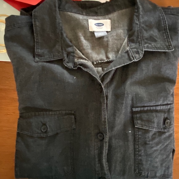 👕 - TWO Old Navy Button Up Shirts - Picture 4 of 7